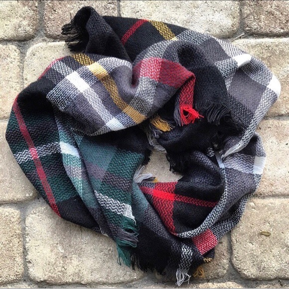 Women’s Plaid Infinity Scarf. - Picture 2 of 4